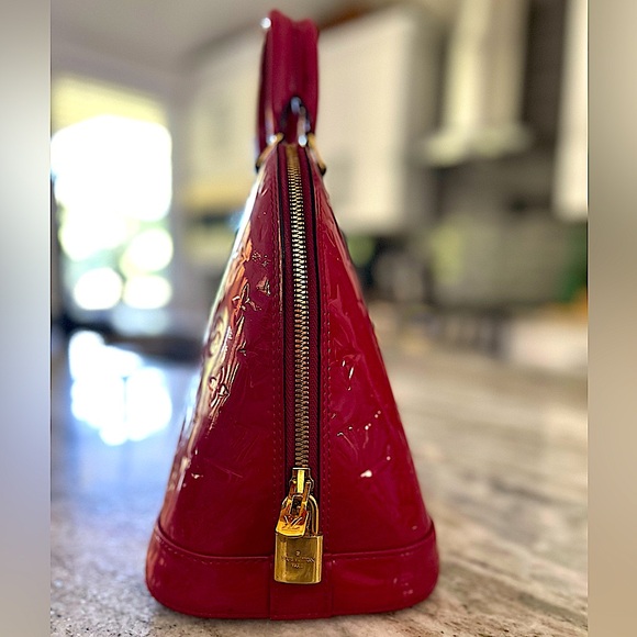 Louis Vuitton Authentic Red Monogram Vernis Leather GM Alma w/Lock Set - Picture 4 of 13